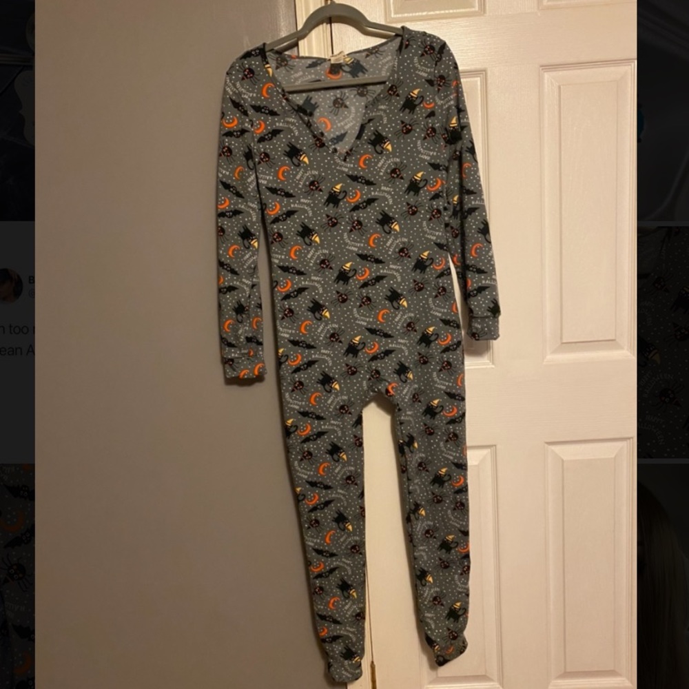 NWT SUPER SOFT HALLOWEEN ONSIE